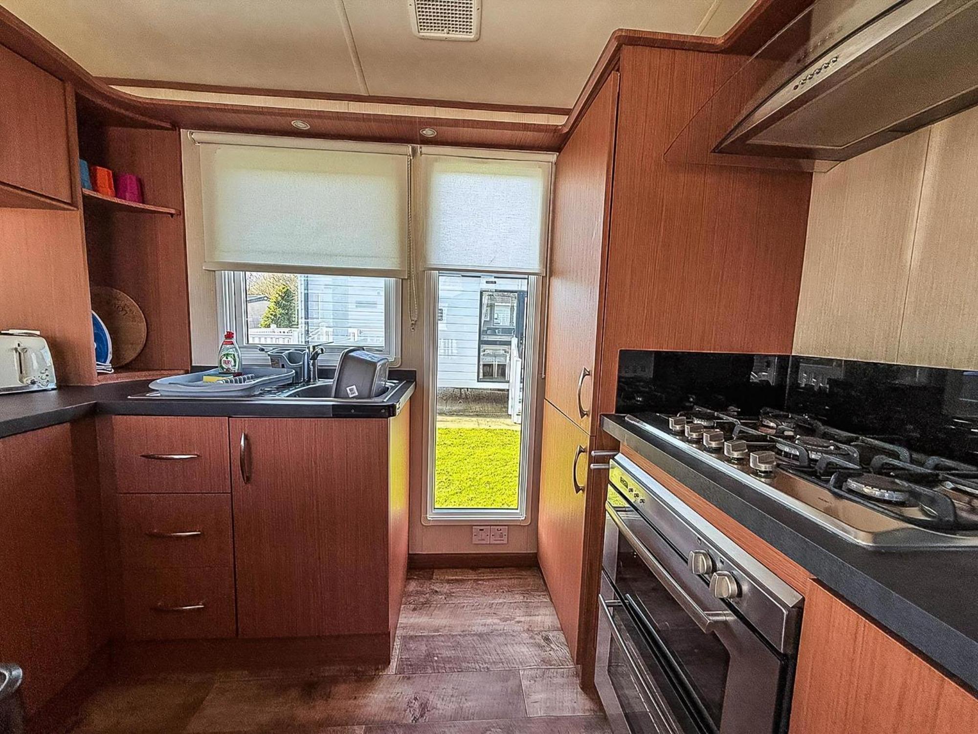 Stunning 6 Berth Caravan With Decking At Southview Holiday Park Ref 33175V Скегнесс Экстерьер фото